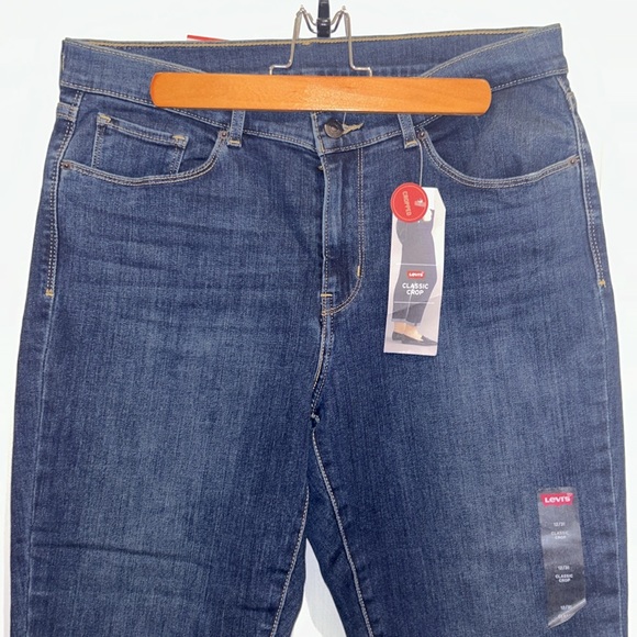 Levi’s Women’s Cropped Jeans, Size 12 - Picture 3 of 14